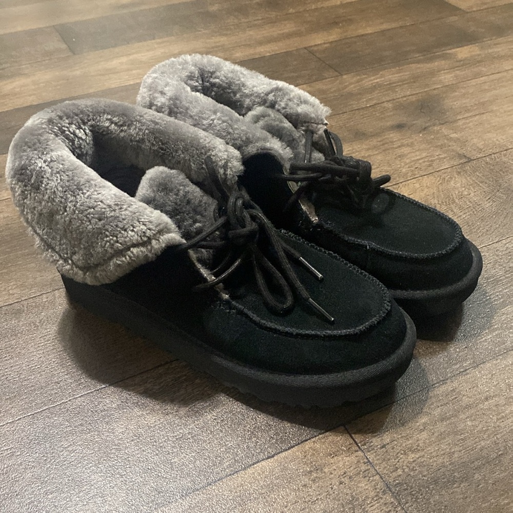 UGGS Womens Diara Black Suede Boots